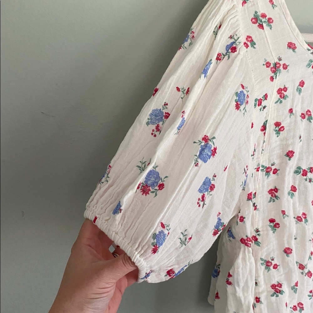 Free People Women’s Floral White Short Sleeve Blouse Top Shirt Size Large NWT - Picture 2 of 8